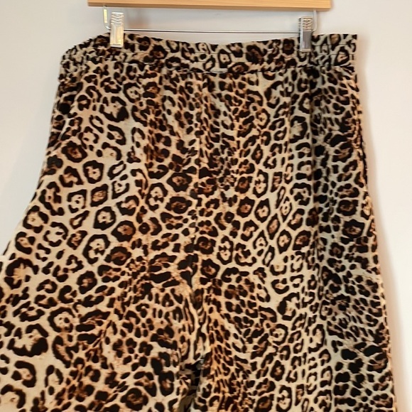 Forever 21+ Animal Print Pants SZ 1X Sheer Lined Wide Leg Pants Elastic Waist - Picture 9 of 10